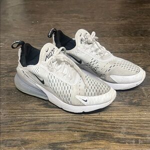 Nike Women’s Air Max 270 White and Black Sneakers Athletic Shoes Gym size 7